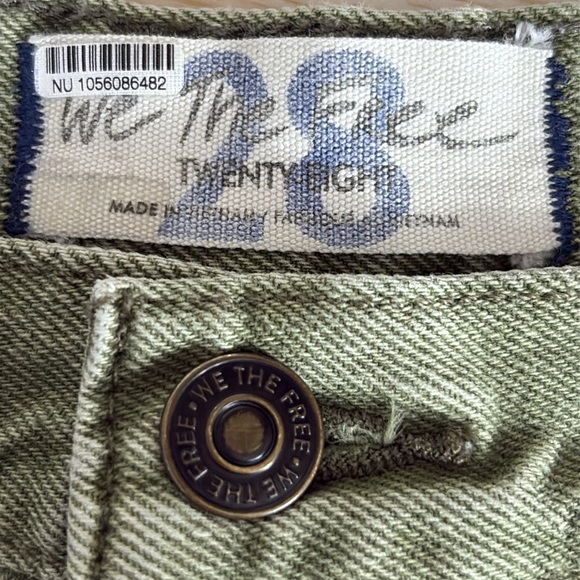 We The Free Makai Button Fly Cotton Denim Cut Off Shorts in Olive Green -Size 28 - Picture 5 of 10